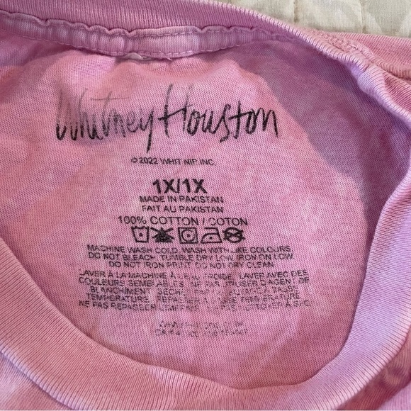 Whitney Houston Pink Short Sleeve Graphic Tee 1X - Picture 6 of 8